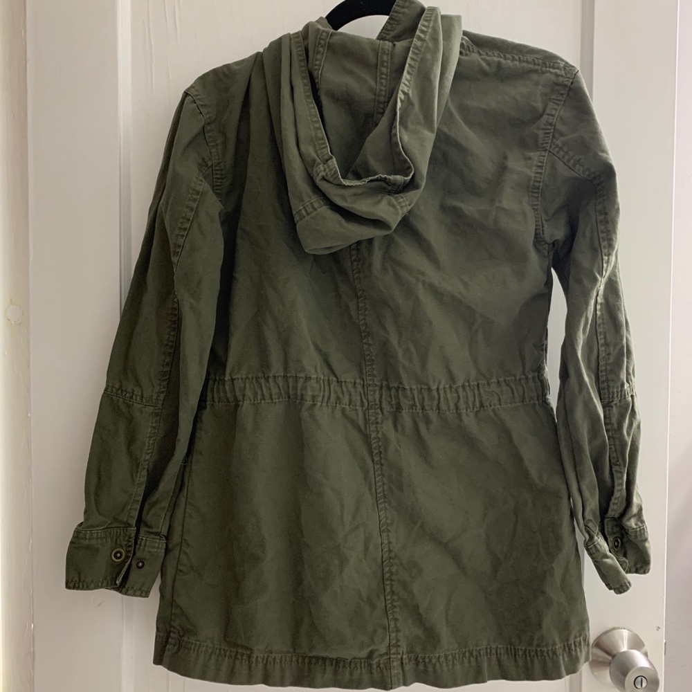 Super adorable green jacket !!